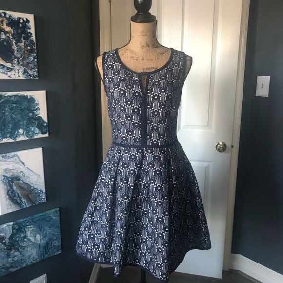 Sleeveless Max Studio Fit and Flare dress - Picture 2 of 4